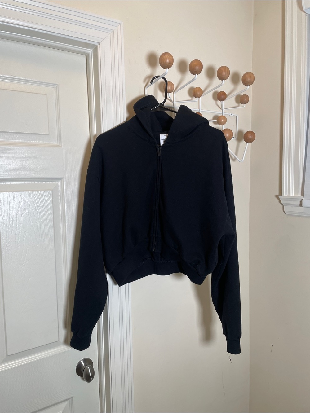 Aritzia Sweatfleece Cozy Fleece Mega Fit Cropped Hoodie - Black - M